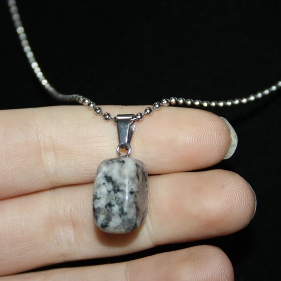 Vintagejelyfish Jewelry - Beautiful nwot silver and natural stone necklace 18"